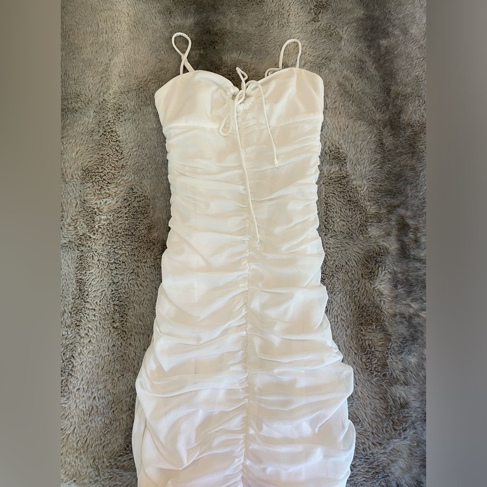 Princess Polly white keyhole dress, fits tight,comfortable